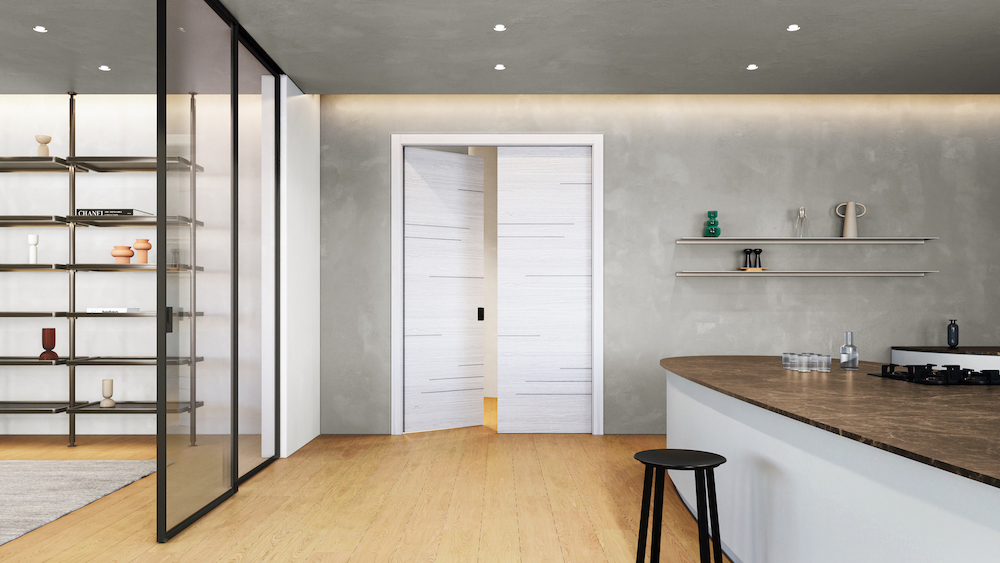 Porta Segni di Ferrerolegno nella versione a doppio battente qui proposta nella nuova finitura Ontario Platino con maniglia Wave, usata anche per il serramento a sinistra in vetro. www.ferrerolegno.com