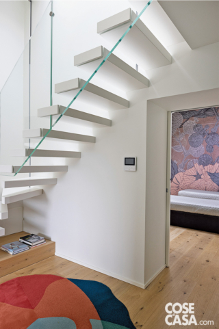 scala con parapetto in vetro