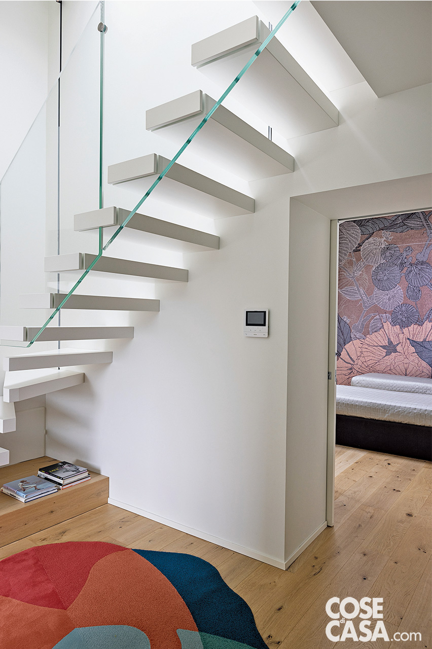 scala con parapetto in vetro