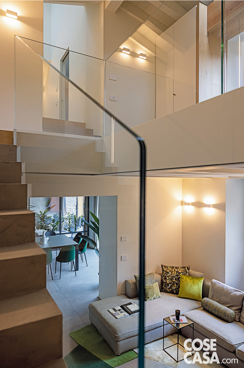 vista del living dalla scala