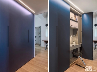 L'armadiatura su misura nell'ingresso, di Mdf laccato blu notte, ha più moduli destinati a guardaroba e a ripostiglio, di cui uno, profondo 50 centimetri, nasconde un angolo studio con scrivania e ripiani per documenti e libri. L'illuminazione è garantita da una striscia a led integrata a soffitto.
Progetto Studiocarta, arch. Mauro Carta, Silvia Faravelli, Samuele Nicolaci, Andrea Villa, Milano, Tel. 02/38239040 http://www.maurocarta.com - Foto Claudio Tajoli - Styling Rosaria Sofia Galli L'armadiatura su misura nell'ingresso, di Mdf laccato blu notte, ha più moduli destinati a guardaroba e a ripostiglio, di cui uno, profondo 50 centimetri, nasconde un angolo studio con scrivania e ripiani per documenti e libri. L'illuminazione è garantita da una striscia a led integrata a soffitto.
Progetto Studiocarta, arch. Mauro Carta, Silvia Faravelli, Samuele Nicolaci, Andrea Villa, Milano, Tel. 02/38239040 http://www.maurocarta.com - Foto Claudio Tajoli - Styling Rosaria Sofia Galli