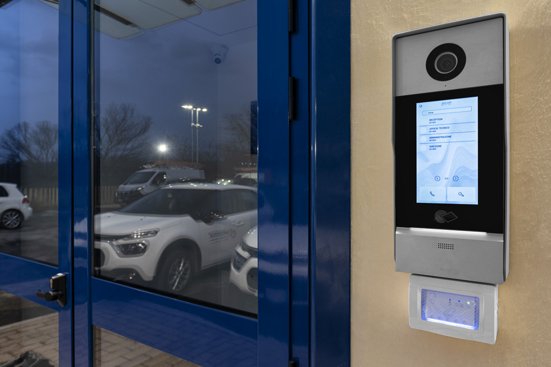 Ave pannello-touch-videocitofono-ave-gestione-accessi