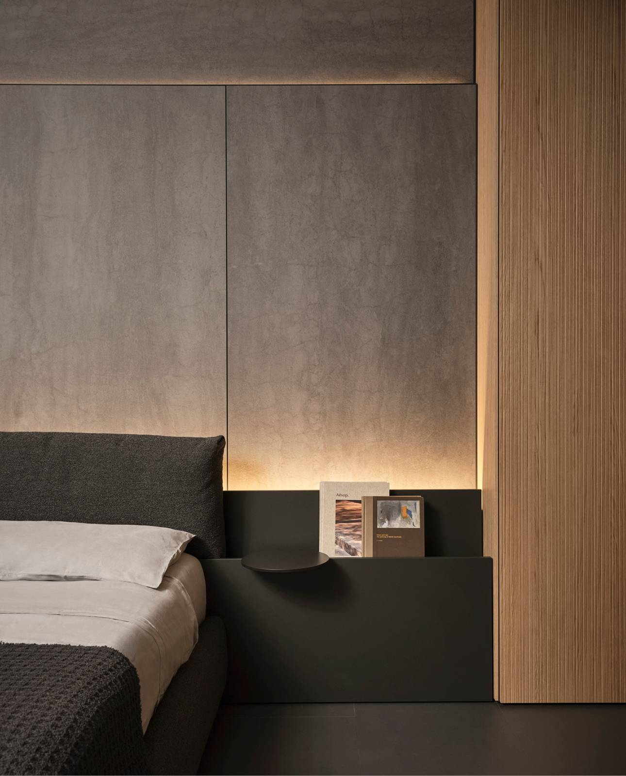 Caccaro boiserie particolare comodino Caccaro boiserie particolare comodino