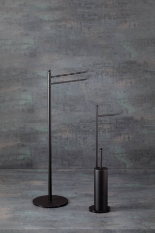 Portasciugamani HASHI: piantane sottili, dal design contemporaneo. Sei modelli in varianti di colore, anche in abbinamento alla scaletta con 5 aste porta asciugamani. Portasciugamani HASHI: piantane sottili, dal design contemporaneo. Sei modelli in varianti di colore, anche in abbinamento alla scaletta con 5 aste porta asciugamani.