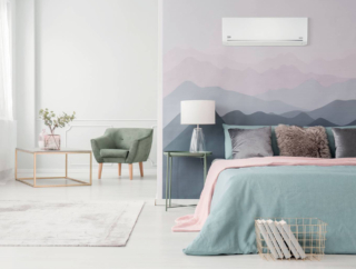 Compatto grazie alla profondità di soli 20 cm, il climatizzatore BEEPGH della Gamma EvolutioPro Range di Beko è gestibile da remoto. Il pannello frontale bianco si integra armoniosamente in tutti gli ambienti domestici, perché quando il climatizzatore è spento, diventa completamente invisibile, conferendo così un aspetto elegante e raffinato. È dotato del sistema di pulizia a luce UV-C (HygieneMax UVC) per eliminare microorganismi, virus e muffe che si possono formare all’interno dell’apparecchio. L’unità interna misura L 80 x P 20 x H 29,5 cm. Prezzo da rivenditore. www.beko.com Compatto grazie alla profondità di soli 20 cm, il climatizzatore BEEPGH della Gamma EvolutioPro Range di Beko è gestibile da remoto. Il pannello frontale bianco si integra armoniosamente in tutti gli ambienti domestici, perché quando il climatizzatore è spento, diventa completamente invisibile, conferendo così un aspetto elegante e raffinato. È dotato del sistema di pulizia a luce UV-C (HygieneMax UVC) per eliminare microorganismi, virus e muffe che si possono formare all’interno dell’apparecchio. L’unità interna misura L 80 x P 20 x H 29,5 cm. Prezzo da rivenditore. www.beko.com