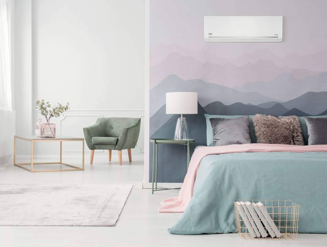 Compatto grazie alla profondità di soli 20 cm, il climatizzatore BEEPGH della Gamma EvolutioPro Range di Beko è gestibile da remoto. Il pannello frontale bianco si integra armoniosamente in tutti gli ambienti domestici, perché quando il climatizzatore è spento, diventa completamente invisibile, conferendo così un aspetto elegante e raffinato. È dotato del sistema di pulizia a luce UV-C (HygieneMax UVC) per eliminare microorganismi, virus e muffe che si possono formare all’interno dell’apparecchio. L’unità interna misura L 80 x P 20 x H 29,5 cm. Prezzo da rivenditore. www.beko.com