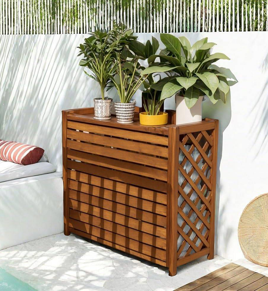 In legno massello resistente agli agenti atmosferici, la copertura per lo split esterno venduta su Amazon si integra armoniosamente in ogni giardino o balcone. Facile da installare, è disponibile in più misure, da L 85 x P 35 x H 75 cm, prezzo 103 euro. www.amazon.it
