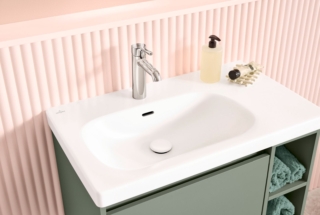 Il lavabo Skyla di Villeroy & Boch è in TitanCeram nel colore Stone White CeramicPlus con troppopieno. La forma esterna squadrata del piano si abbina bene alle curve morbide del bacino. Misura L 80 x P 46 x H 16 cm. Prezzo, Iva esclusa, 752 euro. www.villeroy-boch.it Il lavabo Skyla di Villeroy & Boch è in TitanCeram nel colore Stone White CeramicPlus con troppopieno. La forma esterna squadrata del piano si abbina bene alle curve morbide del bacino. Misura L 80 x P 46 x H 16 cm. Prezzo, Iva esclusa, 752 euro. www.villeroy-boch.it