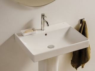 Si caratterizza per l’estetica pulita il lavabo a muro su colonna Ona di Roca in Fineceramic®, un materiale che permette di creare lavabi con spessori sottili (5 mm). Misura L 100 x P 46. Prezzo, Iva esclusa, 320 euro. Prezzo della colonna da 75 cm, Iva esclusa, 80 euro. www.roca.it Si caratterizza per l’estetica pulita il lavabo a muro su colonna Ona di Roca in Fineceramic®, un materiale che permette di creare lavabi con spessori sottili (5 mm). Misura L 100 x P 46. Prezzo, Iva esclusa, 320 euro. Prezzo della colonna da 75 cm, Iva esclusa, 80 euro. www.roca.it
