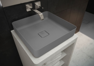 Miena di Kaldewei è un lavabo dal design purista e dalle linee fluide. È realizzato in acciaio smaltato Kaldewei, un materiale sostenibile perché completamente riciclabile con una garanzia 30 anni. È disponibile in due dimensioni e in 13 varianti colore. Prezzo nella misura L 40 x P 40 cm e nella finitura oyster gray, come in foto, 862 euro. www.kaldewei.it Miena di Kaldewei è un lavabo dal design purista e dalle linee fluide. È realizzato in acciaio smaltato Kaldewei, un materiale sostenibile perché completamente riciclabile con una garanzia 30 anni. È disponibile in due dimensioni e in 13 varianti colore. Prezzo nella misura L 40 x P 40 cm e nella finitura oyster gray, come in foto, 862 euro. www.kaldewei.it