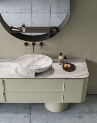Il lavabo da appoggio Zefiro di Cerasa in Solid Surface può essere destro o sinistro e, a richiesta, rivestito di ecomalte. In foto è rivestito internamente ed esternamente da Resina Stone Deckblend Grigio Perla, un materiale che simula la texture di una pietra e costituito da ecomalte stese utilizzando la tecnica dell’affresco. Misura L 54,5 x P 40 x H 16 cm. Prezzo, Iva esclusa, 1.554 euro. www.cerasa.it Il lavabo da appoggio Zefiro di Cerasa in Solid Surface può essere destro o sinistro e, a richiesta, rivestito di ecomalte. In foto è rivestito internamente ed esternamente da Resina Stone Deckblend Grigio Perla, un materiale che simula la texture di una pietra e costituito da ecomalte stese utilizzando la tecnica dell’affresco. Misura L 54,5 x P 40 x H 16 cm. Prezzo, Iva esclusa, 1.554 euro. www.cerasa.it
