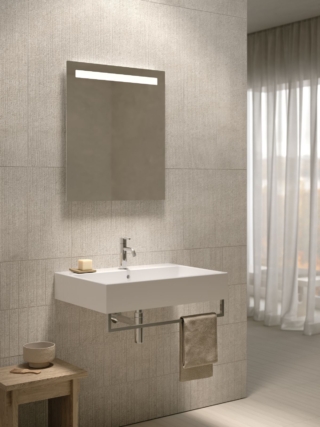 Il lavabo rettangolare sospeso della linea I CLASSICI di Globo è disponibile anche nella versione da appoggio, in colore bianco lucido e nelle finiture Le Pietre. È largo 70 cm con una profondità di 47 o 50 cm. Prezzo su richiesta. www.ceramicaglobo.com Il lavabo rettangolare sospeso della linea I CLASSICI di Globo è disponibile anche nella versione da appoggio, in colore bianco lucido e nelle finiture Le Pietre. È largo 70 cm con una profondità di 47 o 50 cm. Prezzo su richiesta. www.ceramicaglobo.com