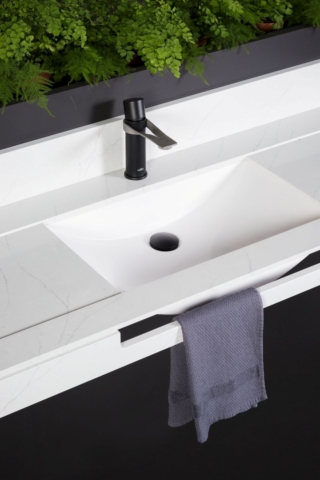 Il lavabo stampato di Marmo Arredo integrato nel Top Venus della collezione Planet di Quartzforms ha finitura lucida. È dotato di due scivoli laterali e una risega sotto il lavabo come portasciugamani. Misura L 135 x P 51 x H 8 cm. Prezzo su richiesta. www.marmoarredo.com Il lavabo stampato di Marmo Arredo integrato nel Top Venus della collezione Planet di Quartzforms ha finitura lucida. È dotato di due scivoli laterali e una risega sotto il lavabo come portasciugamani. Misura L 135 x P 51 x H 8 cm. Prezzo su richiesta. www.marmoarredo.com