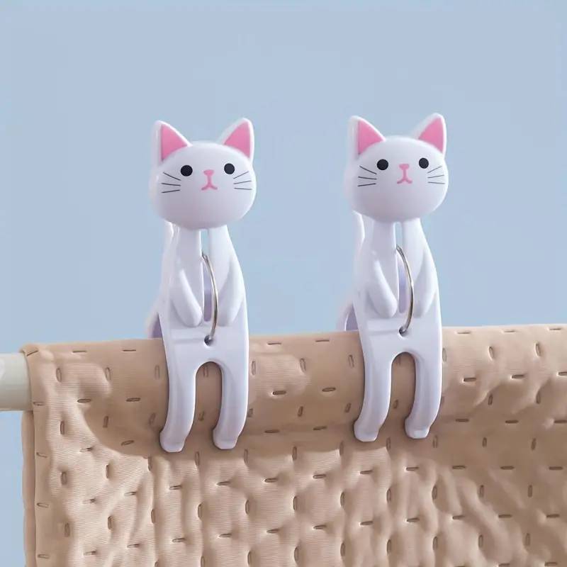 Disponibili bianche o nere, le mollettine per stendibiancheria vendute su Temu sono a forma di gatto. In plastica, sono in confezione da 2 o 4 pezzi. Da 2 pezzi, prezzo 1,50 euro. www.temu.com/it Disponibili bianche o nere, le mollettine per stendibiancheria vendute su Temu sono a forma di gatto. In plastica, sono in confezione da 2 o 4 pezzi. Da 2 pezzi, prezzo 1,50 euro. www.temu.com/it
