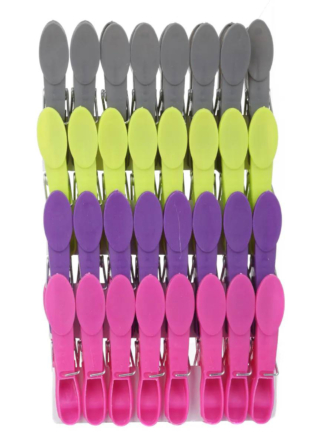 La confezione composta da 32 mollette per bucato in colori assortiti è venduta da Kasanova. Il design ergonomico facilita l’uso e garantisce una presa confortevole e la struttura in polipropilene e acciaio che offre una lunga durata, si adatta a sostenere tutti i tessuti, dalle magliette in cotone ai capi più pesanti. Prezzo 2,99 euro. www.kasanova.com La confezione composta da 32 mollette per bucato in colori assortiti è venduta da Kasanova. Il design ergonomico facilita l’uso e garantisce una presa confortevole e la struttura in polipropilene e acciaio che offre una lunga durata, si adatta a sostenere tutti i tessuti, dalle magliette in cotone ai capi più pesanti. Prezzo 2,99 euro. www.kasanova.com