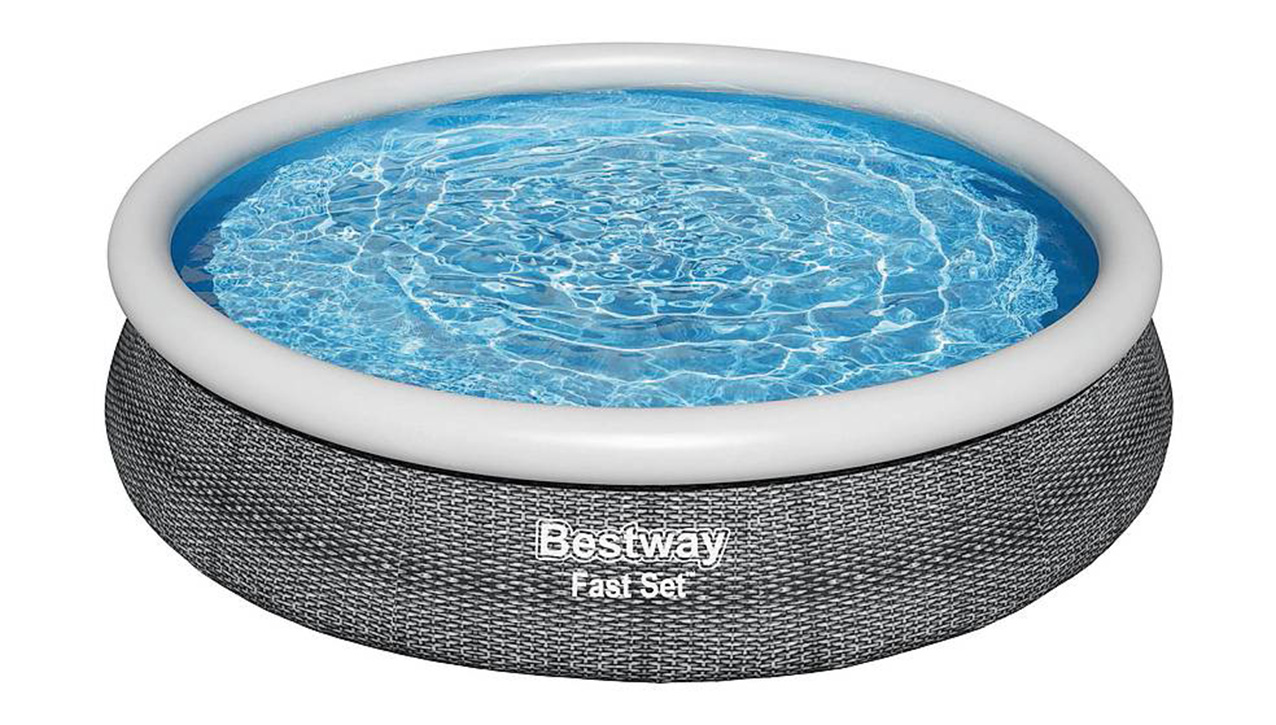 La piscina gonfiabile Fast Set di Bestway, facile da installare, è rivestita in DuraPlus a 3 strati, rinforzato contro le forature e resistente all'usura. Ha una pompa di filtraggio in dotazione e una valvola di scarico per svuotarla velocemente. Misura Ø 366 x H 76 cm e costa 119 euro. it.bestway.eu La piscina gonfiabile Fast Set di Bestway, facile da installare, è rivestita in DuraPlus a 3 strati, rinforzato contro le forature e resistente all'usura. Ha una pompa di filtraggio in dotazione e una valvola di scarico per svuotarla velocemente. Misura Ø 366 x H 76 cm e costa 119 euro. it.bestway.eu
