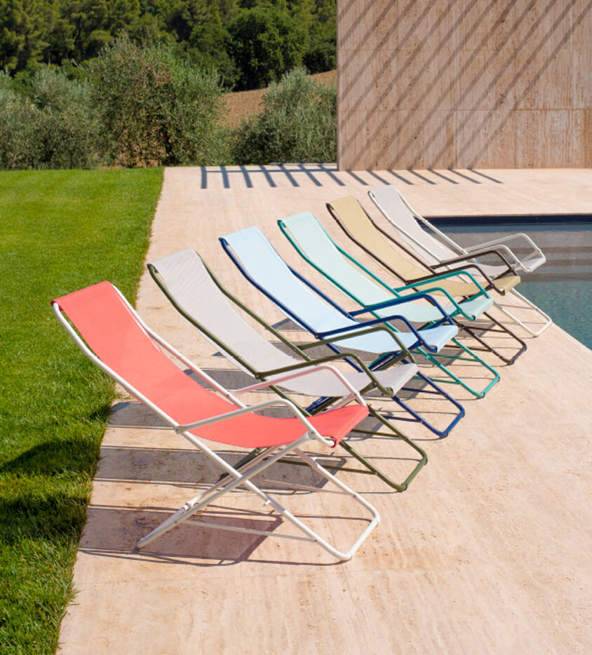 Non teme i fattori ambientali la poltrona a dondolo Bahama di Emu che ha il telaio realizzata in tubolare di acciaio trattato con sistema di protezione “Emu Coat”. Il telo è in resistente tessuto da esterni Emu-Tex, disponibile in numerose varianti di colore. Misura L 58 x P 108 x H 95 cm. Prezzo 143 euro. https://www.emu.it