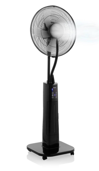 Grazie al potente motore da 70 Watt e alla ventola di 40 centimetri, il ventilatore nebulizzatore VE-5884 di Tristar assicura un piacevole refrigerio. La funzione nebulizzatore può essere utilizzata separatamente in inverno, quando l'aria diventa più secca a causa del riscaldamento. Si possono scegliere tre diverse impostazioni di velocità e il serbatoio dell'acqua da 2 litri è sufficiente per 6 ore di utilizzo. Misura L 48 x P 38 x H 130 cm. Prezzo 99 euro. www.tristar.eu Grazie al potente motore da 70 Watt e alla ventola di 40 centimetri, il ventilatore nebulizzatore VE-5884 di Tristar assicura un piacevole refrigerio. La funzione nebulizzatore può essere utilizzata separatamente in inverno, quando l'aria diventa più secca a causa del riscaldamento. Si possono scegliere tre diverse impostazioni di velocità e il serbatoio dell'acqua da 2 litri è sufficiente per 6 ore di utilizzo. Misura L 48 x P 38 x H 130 cm. Prezzo 99 euro. www.tristar.eu