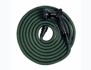 In lattice all'interno e tessuto
di poliestere fuori, il tubo estensibile Deluxe di by Benson con pistola a spruzzo misura 15 m e costa 165 euro. www.bybenson.com In lattice all'interno e tessuto
di poliestere fuori, il tubo estensibile Deluxe di by Benson con pistola a spruzzo misura 15 m e costa 165 euro. www.bybenson.com