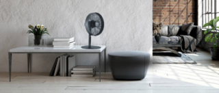 La versione da tavolo del ventilatore Gordon Evo di Vortice è disponibile in 4 modelli di cui 3 verniciati grigio chiaro e 1 oro rosa e con 3 diametri a scelta da 20, 30 e 40 cm. Il motore DC Bruchless ne garantisce la massima silenziosità garantendo bassi consumi a fronte di elevate prestazioni e la possibilità di impostare la rotazione automatica del gruppo motoventilante intorno all’asse verticale crea un piacevole flusso rinfrescante senza creare fastidio. Da ø 20 cm, prezzo 125 euro. www.vortice.it La versione da tavolo del ventilatore Gordon Evo di Vortice è disponibile in 4 modelli di cui 3 verniciati grigio chiaro e 1 oro rosa e con 3 diametri a scelta da 20, 30 e 40 cm. Il motore DC Bruchless ne garantisce la massima silenziosità garantendo bassi consumi a fronte di elevate prestazioni e la possibilità di impostare la rotazione automatica del gruppo motoventilante intorno all’asse verticale crea un piacevole flusso rinfrescante senza creare fastidio. Da ø 20 cm, prezzo 125 euro. www.vortice.it