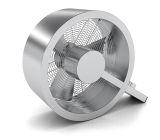 Da terra ma anche da appoggio su una grande piano, il ventilatore Form Q di Stadler Form distr. da Phorma in acciaio inox, è un oggetto di design che ricorda un’opera d’arte. Regolabile su 3 velocità, è adatto ad ambienti fino a 40 mq. Misura L 43 x P 15 x H 36 cm. Prezzo 205 euro. www.stadler-form.it Da terra ma anche da appoggio su una grande piano, il ventilatore Form Q di Stadler Form distr. da Phorma in acciaio inox, è un oggetto di design che ricorda un’opera d’arte. Regolabile su 3 velocità, è adatto ad ambienti fino a 40 mq. Misura L 43 x P 15 x H 36 cm. Prezzo 205 euro. www.stadler-form.it
