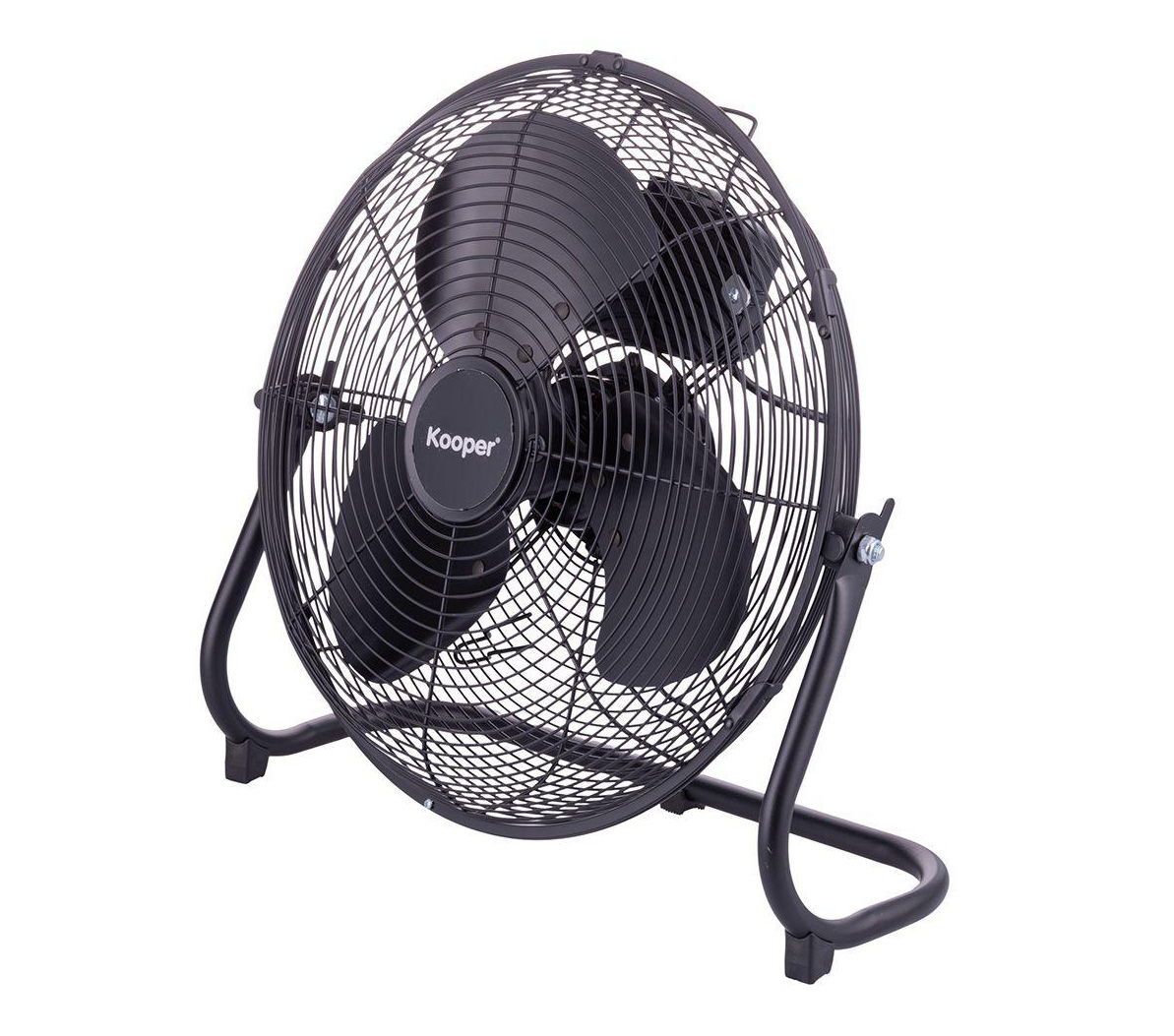 Il ventilatore alta velocità di Kooper ha 3 pale in acciaio con griglia di protezione, Regolabile su 3 velocità, è facile da trasportare grazie alla maniglia superiore. L’inclinazione della testa permette una distribuzione migliore del fresco. Misura Ø 35 cm. Prezzo 39,99 euro. www.satur.it