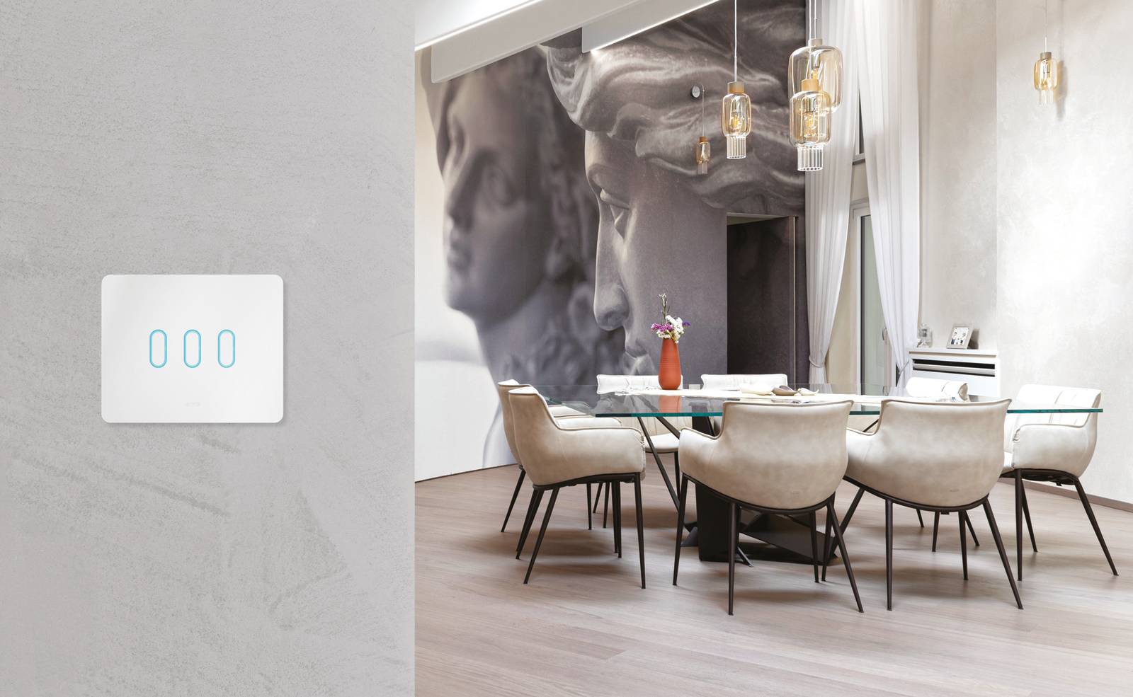 Placca ultrasottile Pills in Corian®, in versione touch a tre comandi. Placca ultrasottile Pills in Corian®, in versione touch a tre comandi.