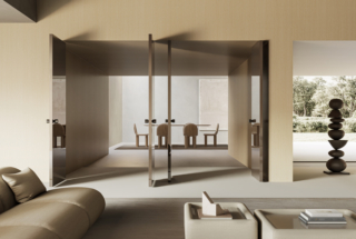 Nell’immagine porta Bilico di FerreroLegno, elegante sistema di partizione con apertura su entrambi i lati, qui proposta nella versione a 4 ante nella finitura ULTRALucido Terra Light. Nell’immagine porta Bilico di FerreroLegno, elegante sistema di partizione con apertura su entrambi i lati, qui proposta nella versione a 4 ante nella finitura ULTRALucido Terra Light.