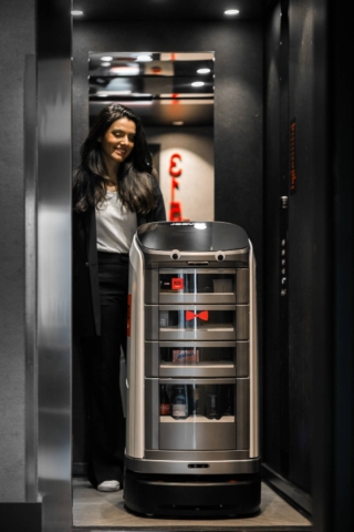 Interazione degli ascensori intelligenti KONE con robot a guida autonoma Interazione degli ascensori intelligenti KONE con robot a guida autonoma