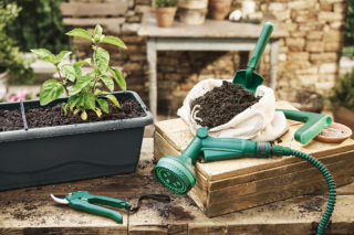 La doccetta Parkside di Lidl Italia (www.lidl.it), realizzata con oltre il 60% di materiale riciclato, è certificata Global Recycled Standard. Ha impugnatura ergonomica e antiscivolo e dispositivo di sgancio bloccabile; costa 4,99 euro. La doccetta Parkside di Lidl Italia (www.lidl.it), realizzata con oltre il 60% di materiale riciclato, è certificata Global Recycled Standard. Ha impugnatura ergonomica e antiscivolo e dispositivo di sgancio bloccabile; costa 4,99 euro.