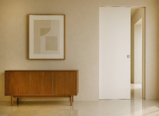 Il modello Absolute Evo di Ermetika è la porta scorrevole filo muro che permette all’anta di fondersi completamente con la parete perché privo di finiture esterne come stipiti e coprifili, una porta scorrevole a scomparsa che permette di guadagnare spazio all’insegna del minimalismo e della raffinatezza. Garantisce una rasatura impeccabile sia su intonaco che su cartongesso, offre infinite possibilità di personalizzazione incluse versioni fuori misura in altezza e larghezza, telaio + porta grezza nella misura 80x210 cm ha un prezzo di 852,00 euro + Iva http://www.ermetika.com Il modello Absolute Evo di Ermetika è la porta scorrevole filo muro che permette all’anta di fondersi completamente con la parete perché privo di finiture esterne come stipiti e coprifili, una porta scorrevole a scomparsa che permette di guadagnare spazio all’insegna del minimalismo e della raffinatezza. Garantisce una rasatura impeccabile sia su intonaco che su cartongesso, offre infinite possibilità di personalizzazione incluse versioni fuori misura in altezza e larghezza, telaio + porta grezza nella misura 80x210 cm ha un prezzo di 852,00 euro + Iva http://www.ermetika.com