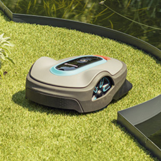 Il robot rasaerba smart Sileno di Gardena (www.gardena.com) è dotato di LONA (Localization Navigation) Intelligence™, tecnologia di mappatura basata sull’intelligenza artificiale,
in grado di recepire in automatico lo sviluppo del giardino,
di decidere la frequenza di taglio,
di non intervenire in alcune zone, di comunicare la propria posizione. Con stazione di ricarica esterna, batteria Li-ion e vari sensori, costa a partire da 1.279,99 euro. Il robot rasaerba smart Sileno di Gardena (www.gardena.com) è dotato di LONA (Localization Navigation) Intelligence™, tecnologia di mappatura basata sull’intelligenza artificiale,
in grado di recepire in automatico lo sviluppo del giardino,
di decidere la frequenza di taglio,
di non intervenire in alcune zone, di comunicare la propria posizione. Con stazione di ricarica esterna, batteria Li-ion e vari sensori, costa a partire da 1.279,99 euro.