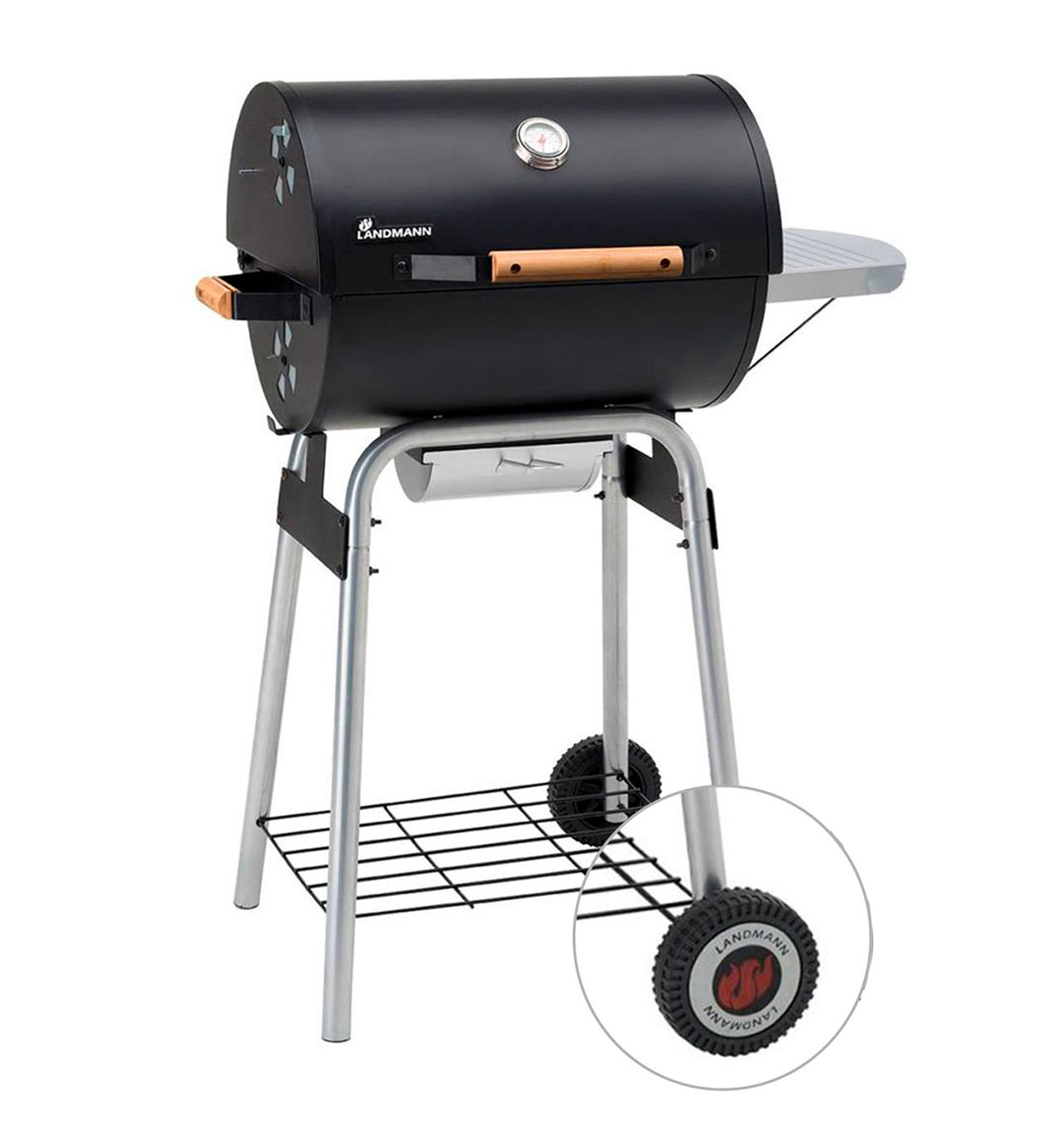 A carbonella, il barbecue Louisiana di Zambetti su qvc.it ha coperchio e focolare che permettono di grigliare in modo uniforme, mantenendo il calore distribuito in modo omogeneo. Il ripiano laterale offre spazio extra per utensili e condimenti, consentendo di avere tutto il necessario a portata di mano. Montato su ruote, misura L 80 x P 50 x H 101 cm.  Prezzo 199 euro. www.qvc.it A carbonella, il barbecue Louisiana di Zambetti su qvc.it ha coperchio e focolare che permettono di grigliare in modo uniforme, mantenendo il calore distribuito in modo omogeneo. Il ripiano laterale offre spazio extra per utensili e condimenti, consentendo di avere tutto il necessario a portata di mano. Montato su ruote, misura L 80 x P 50 x H 101 cm.  Prezzo 199 euro. www.qvc.it