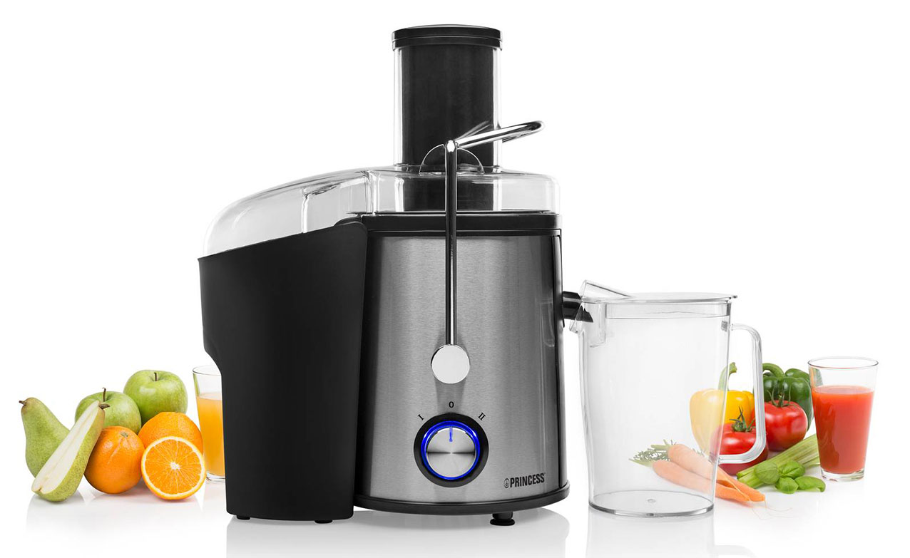 Ha dimensioni compatte la centrifuga Acciaio Inox di Princess. Utilizzabile con frutta e verdura di qualsiasi consistenza grazie all’elevato grado di estrazione del succo, ha potenza di 800 Watt, lame in acciaio inox resistenti e contenitore da 1.100 ml. È regolabile su 2 velocità. Misura L 33 x P 23 x H 42 cm. Prezzo 68,90 euro. www.princesshome.eu Ha dimensioni compatte la centrifuga Acciaio Inox di Princess. Utilizzabile con frutta e verdura di qualsiasi consistenza grazie all’elevato grado di estrazione del succo, ha potenza di 800 Watt, lame in acciaio inox resistenti e contenitore da 1.100 ml. È regolabile su 2 velocità. Misura L 33 x P 23 x H 42 cm. Prezzo 68,90 euro. www.princesshome.eu
