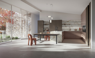 Ante lisce in laccato rosè per il modello che fa parte del sistema I Naturali di Ar-Tre cucine ed è dotato di una penisola con un grande tavolo da pranzo impiallacciato frassino tinta Wave Dark. Il top, i fianconi e gli schienali sono realizzati in Dekton Entzo; le ante delle colonne, realizzate in legno cannettato scuro, sono più larghe della scocca. Prezzo su richiesta. www.ar-tre.it Ante lisce in laccato rosè per il modello che fa parte del sistema I Naturali di Ar-Tre cucine ed è dotato di una penisola con un grande tavolo da pranzo impiallacciato frassino tinta Wave Dark. Il top, i fianconi e gli schienali sono realizzati in Dekton Entzo; le ante delle colonne, realizzate in legno cannettato scuro, sono più larghe della scocca. Prezzo su richiesta. www.ar-tre.it