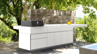 Oltre alla nuova finitura White, la cucina Tikal di Talenti si arricchisce di nuovi accessori, come il barbecue con forno ed i cassetti attrezzati, che permettono di vivere il senso di convivialità e il ruolo centrale della cucina da esterni come fulcro dello spazio outdoor. Disponile in diverse varianti, è costituita da una struttura in magnesit e verniciata con speciali verniciature per esterni adatte alle alte temperature. Prezzo da rivenditore. www.talentispa.com Oltre alla nuova finitura White, la cucina Tikal di Talenti si arricchisce di nuovi accessori, come il barbecue con forno ed i cassetti attrezzati, che permettono di vivere il senso di convivialità e il ruolo centrale della cucina da esterni come fulcro dello spazio outdoor. Disponile in diverse varianti, è costituita da una struttura in magnesit e verniciata con speciali verniciature per esterni adatte alle alte temperature. Prezzo da rivenditore. www.talentispa.com