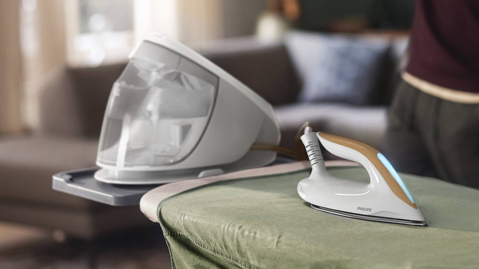 Ultraleggero e maneggevole, PerfectCare 7000 Series PSG7040/10 di Philips è dotato di un potente getto di vapore per offrire rapidamente risultati ottimali. Grazie alla tecnologia OptimalTEMP, non causa bruciature su alcun tipo di tessuto. Il serbatoio dell'acqua trasparente da 1,8 litri offre fino a 2 ore di uso continuo e ha spegnimento automatico per risparmiare energia. È dotato di sistema Easy De-Calc di decalcificazione. Prezzo 229 euro. www.philips.it Ultraleggero e maneggevole, PerfectCare 7000 Series PSG7040/10 di Philips è dotato di un potente getto di vapore per offrire rapidamente risultati ottimali. Grazie alla tecnologia OptimalTEMP, non causa bruciature su alcun tipo di tessuto. Il serbatoio dell'acqua trasparente da 1,8 litri offre fino a 2 ore di uso continuo e ha spegnimento automatico per risparmiare energia. È dotato di sistema Easy De-Calc di decalcificazione. Prezzo 229 euro. www.philips.it