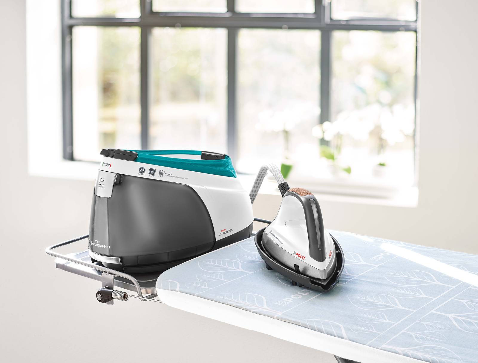 La Vaporella XT100C di Polti permette di stirare perfettamente qualsiasi tessuto grazie alla combinazione di temperatura e vapore dei 6 programmi. Ha caldaia potente fino a 7,5 bar e autonomia illimitata con serbatoio estraibile da 1,5 litri. Prezzo 369 euro. www.polti.it La Vaporella XT100C di Polti permette di stirare perfettamente qualsiasi tessuto grazie alla combinazione di temperatura e vapore dei 6 programmi. Ha caldaia potente fino a 7,5 bar e autonomia illimitata con serbatoio estraibile da 1,5 litri. Prezzo 369 euro. www.polti.it