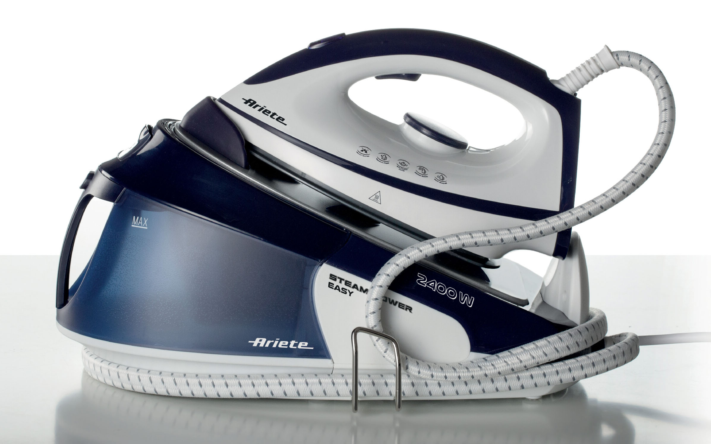 Steam Power Easy di Ariete sfrutta la tecnologia del vapore istantaneo e garantisce una stiratura facile e veloce di qualsiasi tipo di tessuto e indumento grazie alla piastra in ceramica. Con potenza di 2.400 watt, è dotato di un serbatoio da 1,8 litri, per stirare anche una grande quantità di capi in modo continuo. Ha vapore continuo fino a 120 gr/min. Prezzo 100 euro. www.ariete.net Steam Power Easy di Ariete sfrutta la tecnologia del vapore istantaneo e garantisce una stiratura facile e veloce di qualsiasi tipo di tessuto e indumento grazie alla piastra in ceramica. Con potenza di 2.400 watt, è dotato di un serbatoio da 1,8 litri, per stirare anche una grande quantità di capi in modo continuo. Ha vapore continuo fino a 120 gr/min. Prezzo 100 euro. www.ariete.net