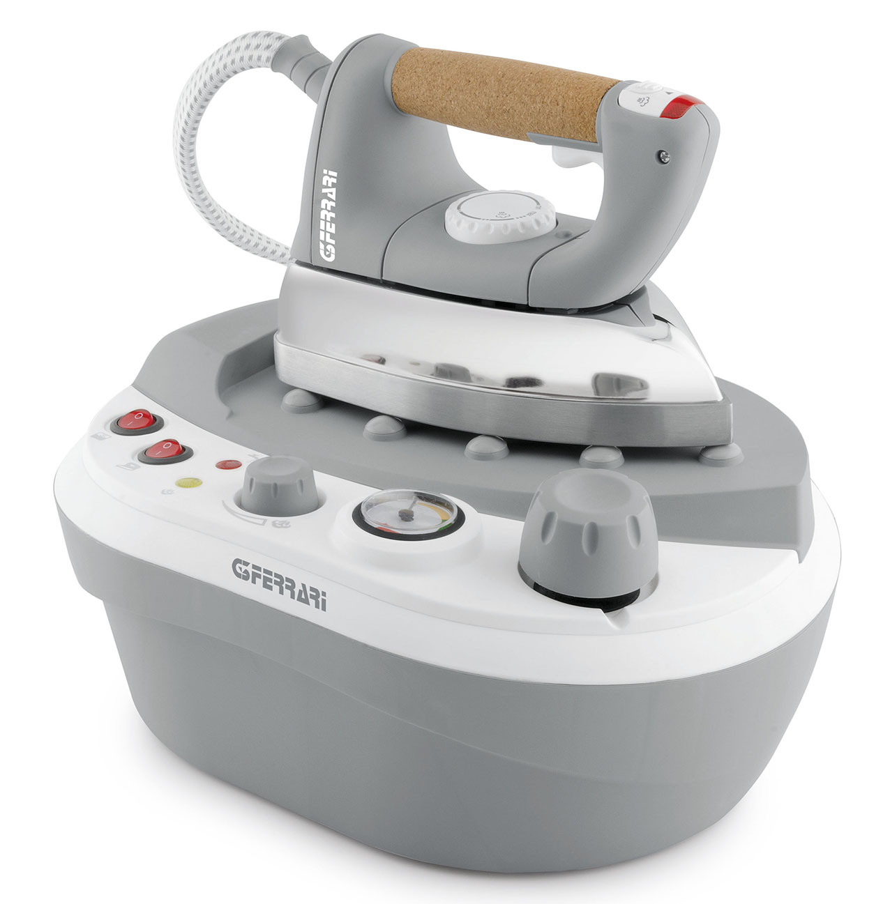 Ha potenza del ferro di 850 watt e della caldaia di 1.350 watt il sistema stirante Tuttovapore di G3 Ferrari. Dotato di manometro per la visione costante della potenza vapore, ha impugnatura ergonomica isolante in sughero con funzioni e comandi facilitati. La caldaia è costituita in materiale plastico antigraffio e resistente al calore e grazie all’ottima capacità di 1,2 litri, permette circa 2 ore di stiratura continua. Prezzo 99,90 euro. www.g3ferrari.it Ha potenza del ferro di 850 watt e della caldaia di 1.350 watt il sistema stirante Tuttovapore di G3 Ferrari. Dotato di manometro per la visione costante della potenza vapore, ha impugnatura ergonomica isolante in sughero con funzioni e comandi facilitati. La caldaia è costituita in materiale plastico antigraffio e resistente al calore e grazie all’ottima capacità di 1,2 litri, permette circa 2 ore di stiratura continua. Prezzo 99,90 euro. www.g3ferrari.it