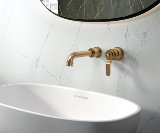 Riprende l’estetica industriale inglese l’elegante miscelatore monocomando per lavabo da parete Amstrong di Perrin & Rowe. Le maniglie ricordano le bobine un tempo utilizzate nella creazione di tessuti. Prezzo nella finitura ottone satinata, Iva esclusa, 800,30 euro. www.houseofrohl.it Riprende l’estetica industriale inglese l’elegante miscelatore monocomando per lavabo da parete Amstrong di Perrin & Rowe. Le maniglie ricordano le bobine un tempo utilizzate nella creazione di tessuti. Prezzo nella finitura ottone satinata, Iva esclusa, 800,30 euro. www.houseofrohl.it