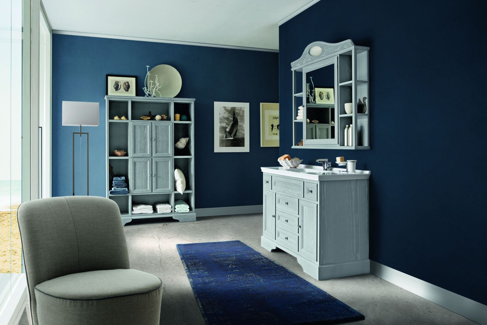 Ricorda lo stile country la composizione Paestum di Cerasa in frassino laccato Azzurro con effetto decapé. Si compone di una base lavabo con due ante, due cassettini, un frontale fisso e due cassetti e lavabo Melody in Marmoresina Bianco lucido. Il mobile lavabo misura L 107,4 x P 52,5 x H 82 cm. Lo specchio contenitore con cimasa e illuminazione integrata misura L 107,4 x P 24 x H 105,7 cm. Prezzo, Iva esclusa, 4.171 euro. www.cerasa.it Ricorda lo stile country la composizione Paestum di Cerasa in frassino laccato Azzurro con effetto decapé. Si compone di una base lavabo con due ante, due cassettini, un frontale fisso e due cassetti e lavabo Melody in Marmoresina Bianco lucido. Il mobile lavabo misura L 107,4 x P 52,5 x H 82 cm. Lo specchio contenitore con cimasa e illuminazione integrata misura L 107,4 x P 24 x H 105,7 cm. Prezzo, Iva esclusa, 4.171 euro. www.cerasa.it
