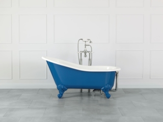La vasca freestanding Shropshire di Victoria + Albert è compatta e così ideale per ambienti piccoli. È realizzata in Quarrycast™, una miscela di Volcanic Limestone™ e resine. La serie è completamente personalizzabile, anche nei piedi, e si può scegliere tra finiture, tutte multistrato, lucide od opache. Misura L 153,7 x P 76,2 x H 78,6 cm. Prezzo, Iva esclusa, della versione colorata 2.800 euro. www.houseofrohl.it La vasca freestanding Shropshire di Victoria + Albert è compatta e così ideale per ambienti piccoli. È realizzata in Quarrycast™, una miscela di Volcanic Limestone™ e resine. La serie è completamente personalizzabile, anche nei piedi, e si può scegliere tra finiture, tutte multistrato, lucide od opache. Misura L 153,7 x P 76,2 x H 78,6 cm. Prezzo, Iva esclusa, della versione colorata 2.800 euro. www.houseofrohl.it