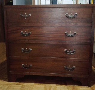 vecchia cassettiera della nonna vecchia cassettiera della nonna