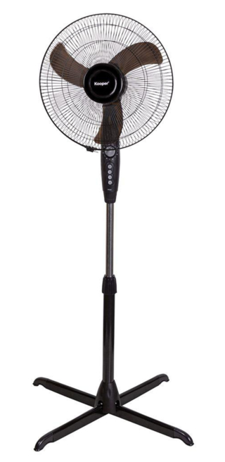 Dotato di timer di 2 ore per la programmazione, il ventilatore a piantana ArticFresh di Kooper è regolabile su 3 velocità. Ha altezza regolabile fino a 150 cm e oscillazione orizzontale per una ottima distribuzione dell’aria. Ha potenza di 45 watt. Misura Ø 43 cm. Prezzo 29,99 euro. www.satur.it Dotato di timer di 2 ore per la programmazione, il ventilatore a piantana ArticFresh di Kooper è regolabile su 3 velocità. Ha altezza regolabile fino a 150 cm e oscillazione orizzontale per una ottima distribuzione dell’aria. Ha potenza di 45 watt. Misura Ø 43 cm. Prezzo 29,99 euro. www.satur.it