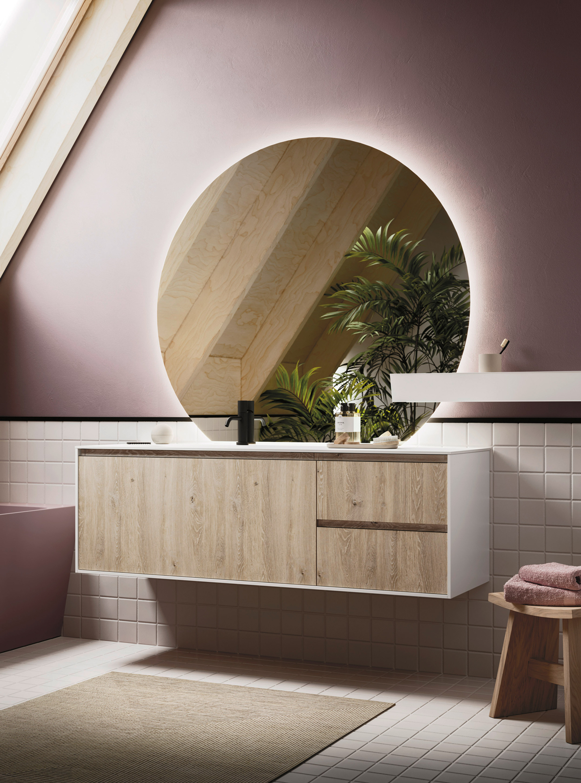 Nella foto: composizione Ho.Me Plus 45 – c24 – di Arbi Arredobagno con mobile sospeso H 49 cm con struttura in laccato Bianco opaco e frontali in melaminico termostrutturato Sappada; lavabo integrato Fly in Corian, specchiera Sunset e mensola Slide Bianco. Nella foto: composizione Ho.Me Plus 45 – c24 – di Arbi Arredobagno con mobile sospeso H 49 cm con struttura in laccato Bianco opaco e frontali in melaminico termostrutturato Sappada; lavabo integrato Fly in Corian, specchiera Sunset e mensola Slide Bianco.