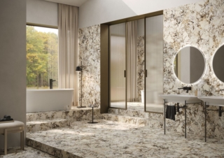 La nuova lastra Alaska White di RAK Ceramics è realizzata con tecnologie all’avanguardia e ispirata alle pietre naturali. Proposta nel formato Maximus, è rivestita con la finitura
Scratch Guard Glazed Polished Surface per un’elevata resistenza ai graffi anche a quelli causati da oggetti metallici. La superficie si presenta con venature dinamiche, toni stratificati e riflessi profondi. Il design è reso ancora più realistico grazie alla 3D Shape Technology. La lastra è dotata di smaltatura antibatterica brevettata. Si presenta nel nuovo formato 162 x 324 cm (con spessore di 12 mm) ideale per piani cucina, top bagno e superfici di lavoro. È disponibile anche nel formato 120 x 280 cm (con spessore di 6 mm) indicato per rivestimenti verticali e soluzioni decorative di grande impatto visivo. www.rakceramics.com – Cersaie 2025, Pad. 36, Stand A22-B25 La nuova lastra Alaska White di RAK Ceramics è realizzata con tecnologie all’avanguardia e ispirata alle pietre naturali. Proposta nel formato Maximus, è rivestita con la finitura
Scratch Guard Glazed Polished Surface per un’elevata resistenza ai graffi anche a quelli causati da oggetti metallici. La superficie si presenta con venature dinamiche, toni stratificati e riflessi profondi. Il design è reso ancora più realistico grazie alla 3D Shape Technology. La lastra è dotata di smaltatura antibatterica brevettata. Si presenta nel nuovo formato 162 x 324 cm (con spessore di 12 mm) ideale per piani cucina, top bagno e superfici di lavoro. È disponibile anche nel formato 120 x 280 cm (con spessore di 6 mm) indicato per rivestimenti verticali e soluzioni decorative di grande impatto visivo. www.rakceramics.com – Cersaie 2025, Pad. 36, Stand A22-B25