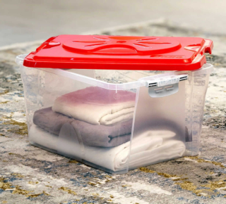 Dalla collezione Bama un contenitore in plastica da 18 litri con struttura impilabile e doppia modalità d’apertura. https://www.bamagroup.com/