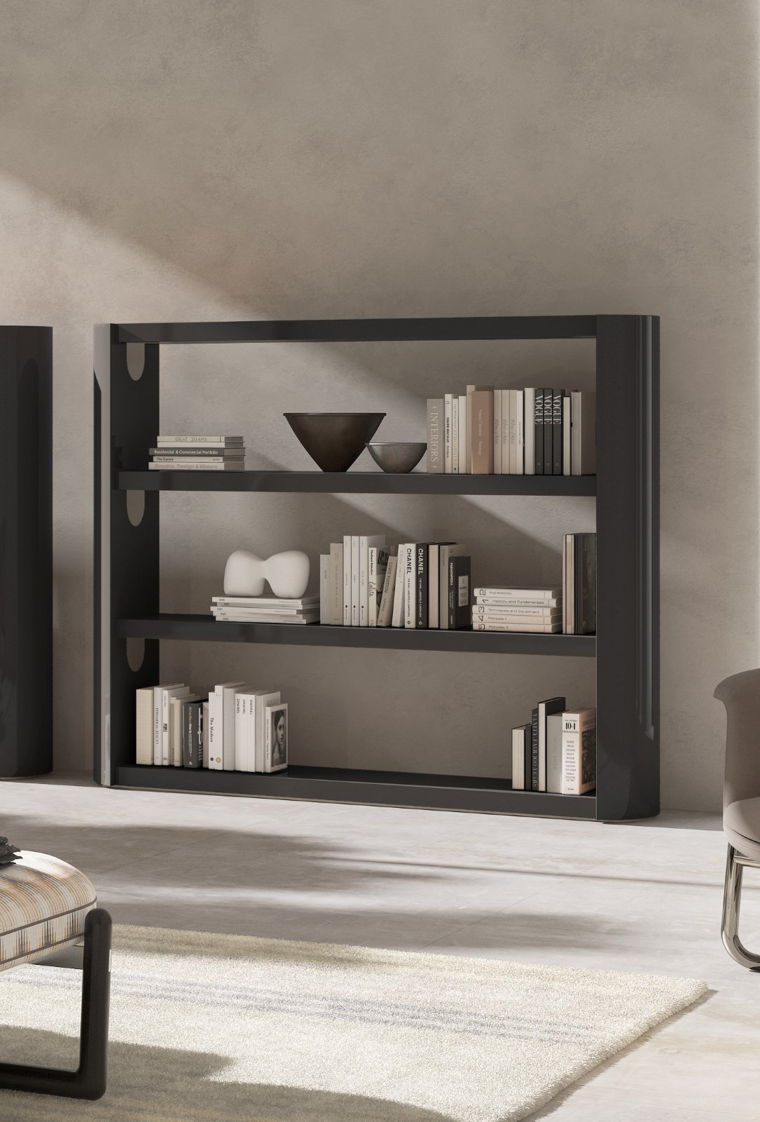 Jerome di CPRN è una libreria interamente laccata con tre ampi ripiani che offrono lo spazio ideale per organizzare libri, riviste e oggetti decorativi. La finitura liscia e lucida dona brillantezza e raffinatezza, mentre le linee minimaliste e pulite garantiscono versatilità, permettendo alla libreria di integrarsi sia in interni contemporanei che in contesti più classici. Caratterizzata da una struttura dalle linee arrotondate ed eleganti, Jerome è realizzata in legno laccato lucido e arricchita da dettagli metallici in acciaio spazzolato. Misure L180 x P40 x H150 cm. Prezzo a partire da 7.758 euro. www.cprnhomood.it Jerome di CPRN è una libreria interamente laccata con tre ampi ripiani che offrono lo spazio ideale per organizzare libri, riviste e oggetti decorativi. La finitura liscia e lucida dona brillantezza e raffinatezza, mentre le linee minimaliste e pulite garantiscono versatilità, permettendo alla libreria di integrarsi sia in interni contemporanei che in contesti più classici. Caratterizzata da una struttura dalle linee arrotondate ed eleganti, Jerome è realizzata in legno laccato lucido e arricchita da dettagli metallici in acciaio spazzolato. Misure L180 x P40 x H150 cm. Prezzo a partire da 7.758 euro. www.cprnhomood.it