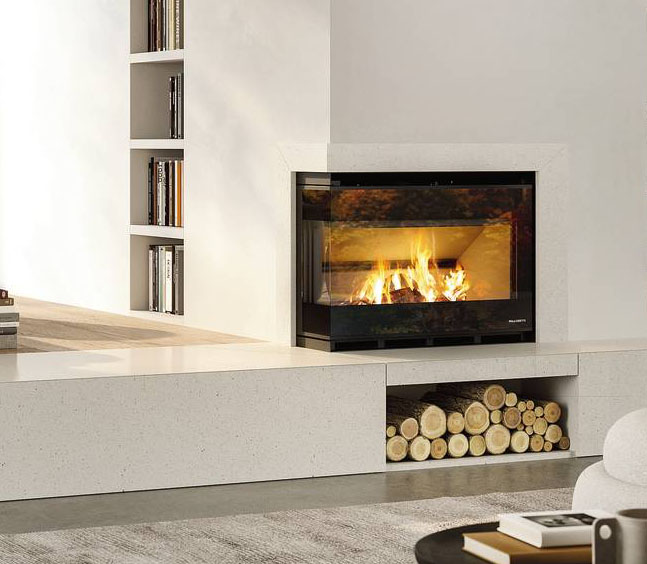 Ecopalex® GTM80 L di Palazzetti ha angolo vetrato e si può installare anche a inserto. A legna, ha base del focolare in ghisa e pareti in Thermofix®, materiale refrattario ad alta capacità di accumulo. L’aria calda è canalizzabile. Ha potenza
di 12,4 kW, classe A+, 5 stelle. Misura
L 76 x P 52 x H 56 cm. Costa 3.281 euro. www.palazzetti.it Ecopalex® GTM80 L di Palazzetti ha angolo vetrato e si può installare anche a inserto. A legna, ha base del focolare in ghisa e pareti in Thermofix®, materiale refrattario ad alta capacità di accumulo. L’aria calda è canalizzabile. Ha potenza
di 12,4 kW, classe A+, 5 stelle. Misura
L 76 x P 52 x H 56 cm. Costa 3.281 euro. www.palazzetti.it